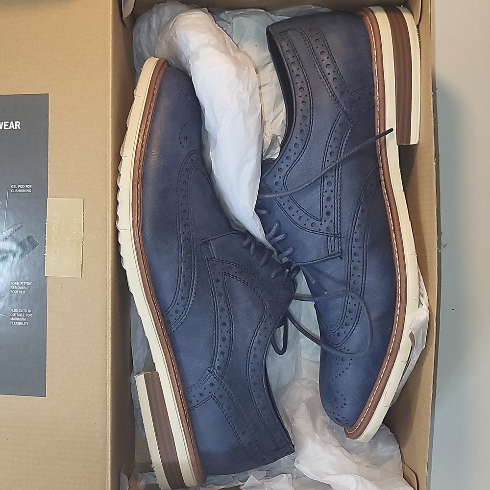 Like New Men's Kenneth Cole Reaction Navy Klay Flex Lace Up Shoes (10W) - Picture 2 of 10